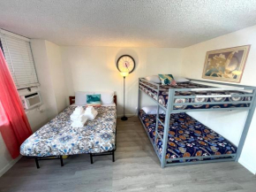 WaikikiBeach FamilyRoom for 10 people River View